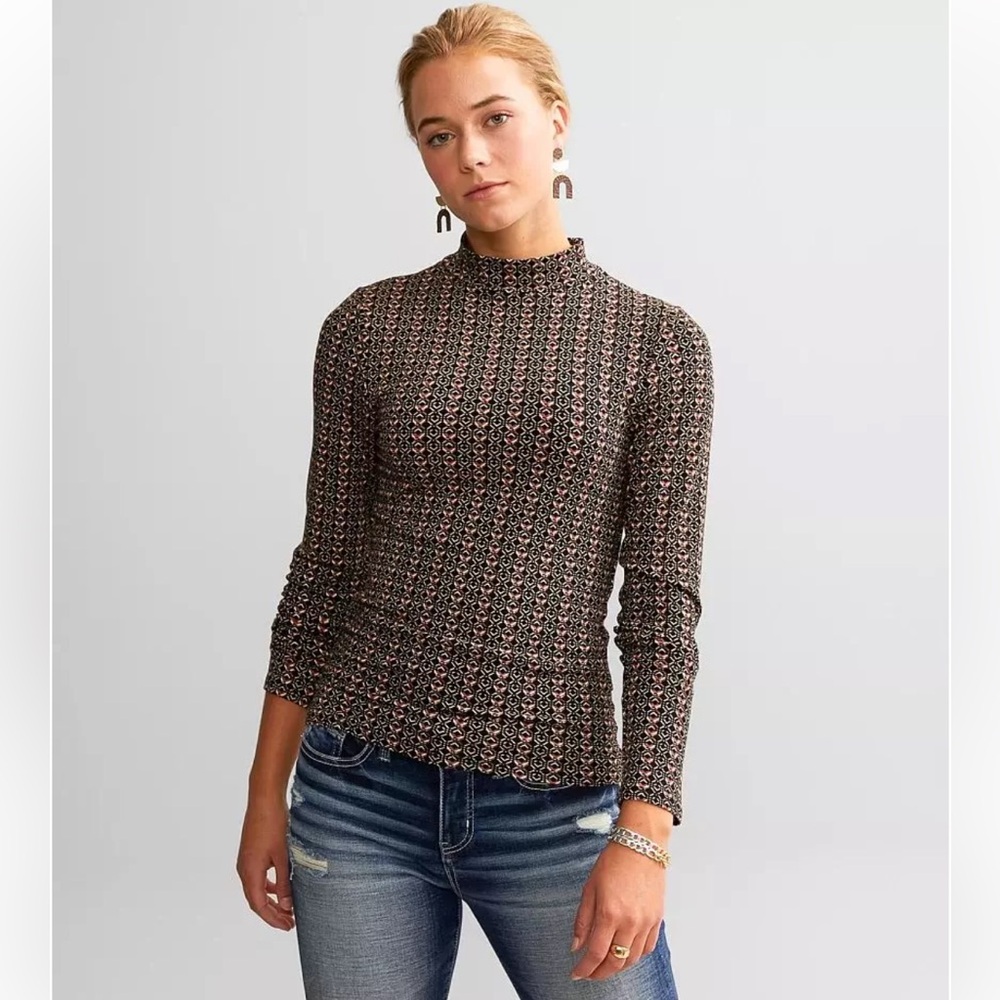 Red By BKE Women’s Fitted Mock Neck Top